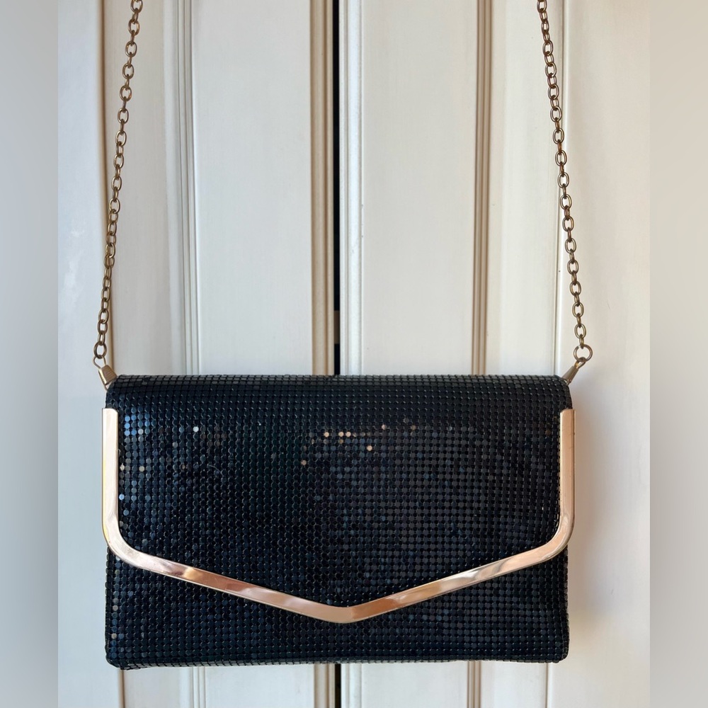 🍊Aldo shoulder/handbag and clutch. Gold accents. Unique material.